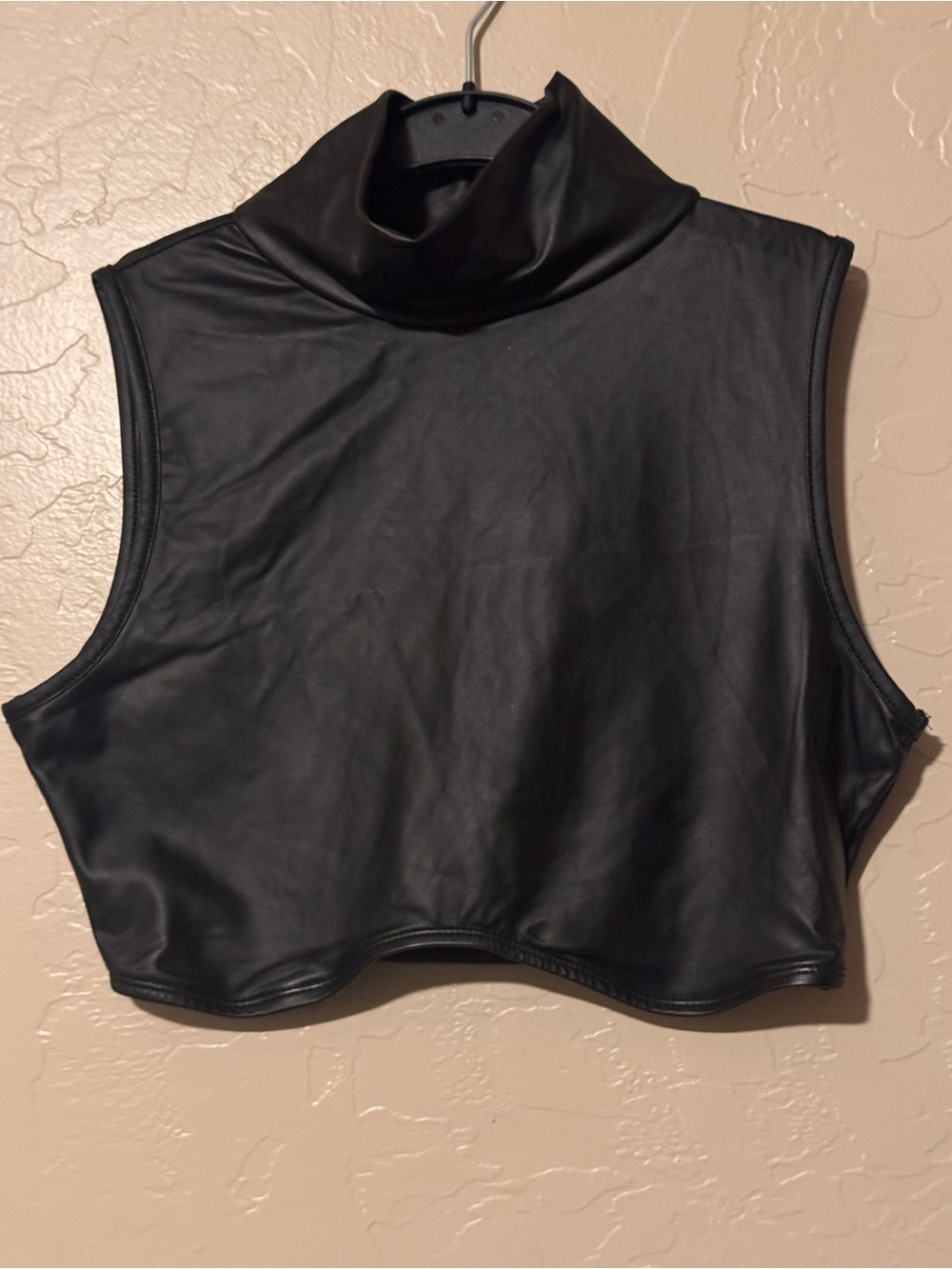 SHEIN Black Sleeveless Faux Leather Crop Turtleneck